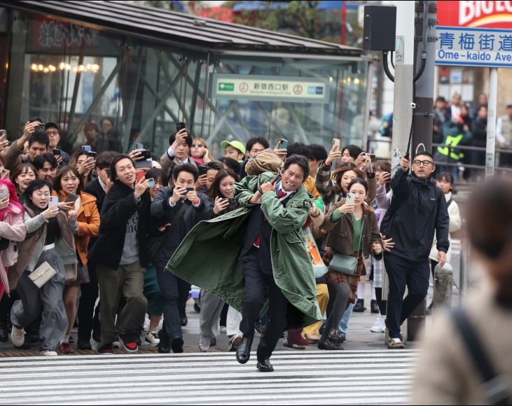 織田裕二　エキストラ400人と