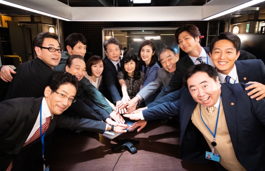 緊急取調室　キャスト12人　円陣